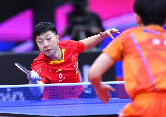 他都坚定不 他都坚定不