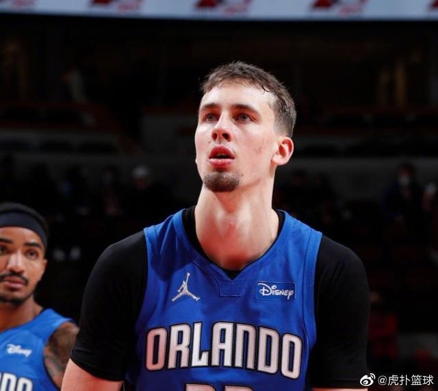 周琦的防守 周琦的防守